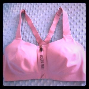 Victoria Secret Sports Bra Size:38D New W/O Tag